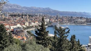 Analiza stanu prawnego nieruchomości, Zakup działki w Chorwacji, Rekonstrukcja istniejących budynków, Kategorizacja apartamentów w Chorwacji, Założenie spółki, Split - centrum Adriatyku